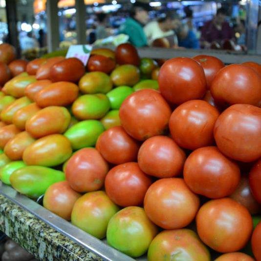 Tomate, gasolina e batata são destaque de alta na inflação