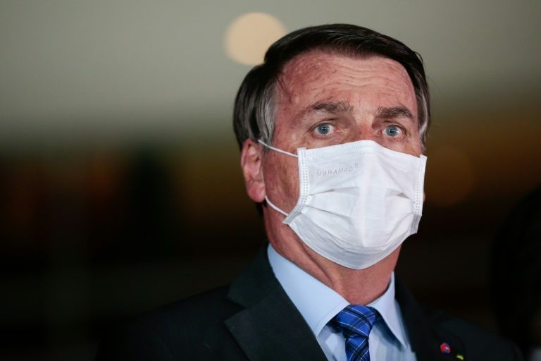 Bolsonaro ainda está com a COVID-19, confinado em Brasília