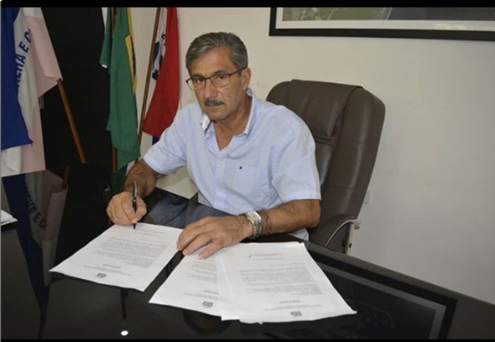 Prefeito de Presidente Kennedy é internado após sofrer queda de pressão
