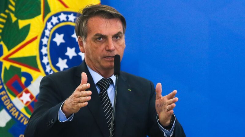 Bolsonaro aprova lei do programa Casa Verde e Amarela