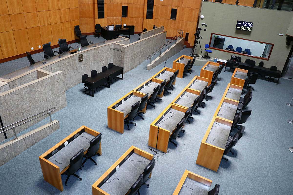 Deputados suplentes tomam posse nesta segunda