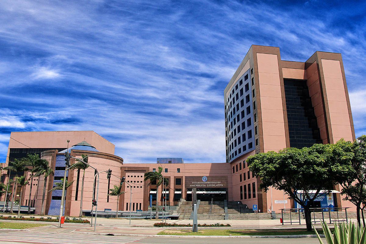 Assembleia funciona este mês das 12 às 19h