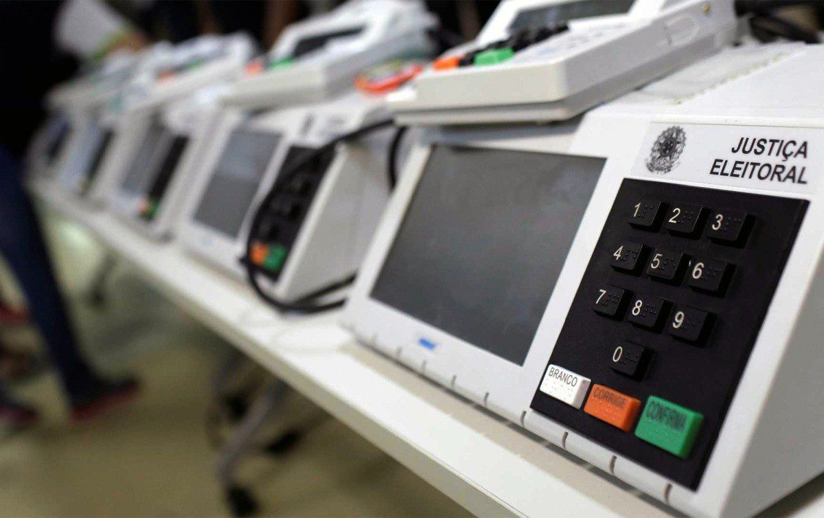 Seis deputados federais do ES afirmam que irão votar a favor do voto impresso