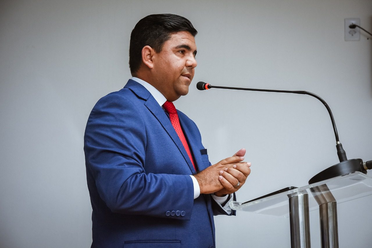 Devanir Ferreira é ameaçado de processo durante vacinação em Vila Velha