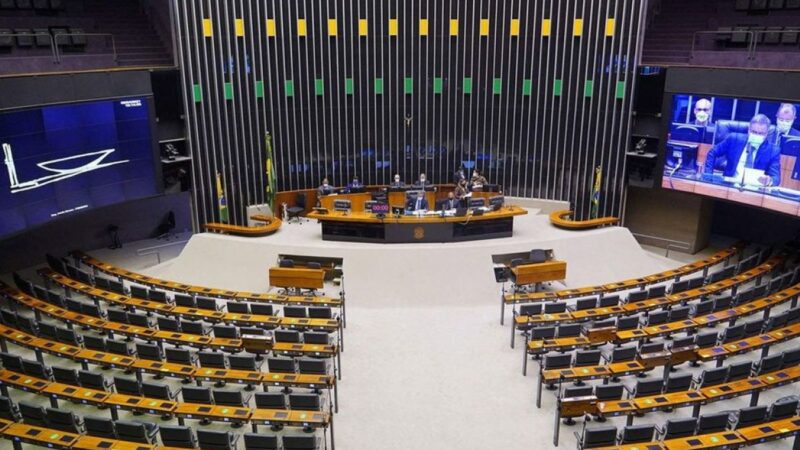 Novo Código Eleitoral facilita mudança de partido para deputados e vereadores