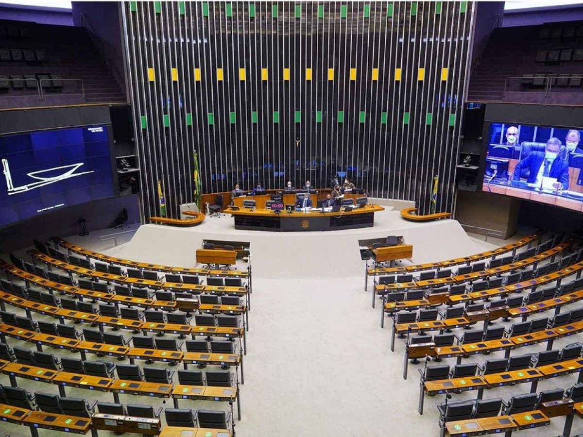 Novo Código Eleitoral facilita mudança de partido para deputados e vereadores