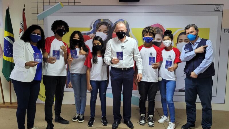Governo do ES inicia vacinação dos adolescentes de 12 anos ou mais
