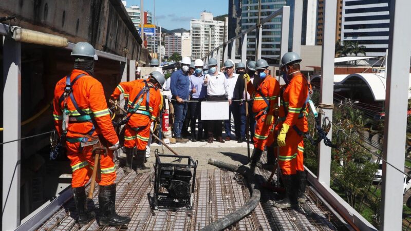 Obras na Terceira Ponte: ciclovia começa a receber o concreto no piso