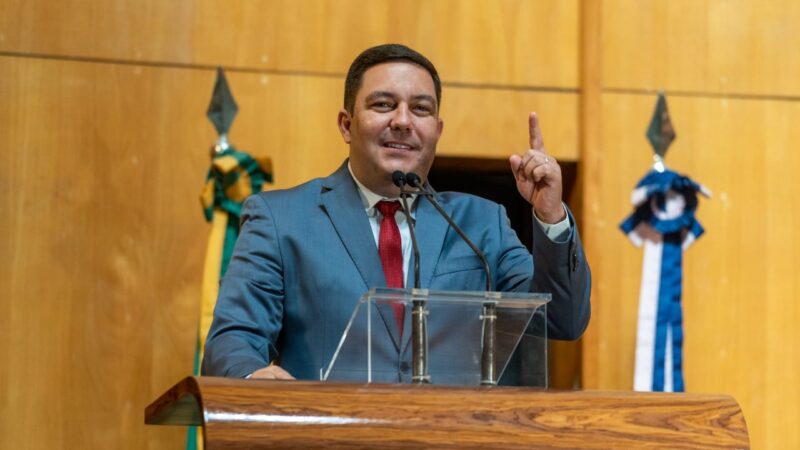 Assembleia aprova em primeiro turno proposta de Bruno que garante duas cadeiras para pedagogos