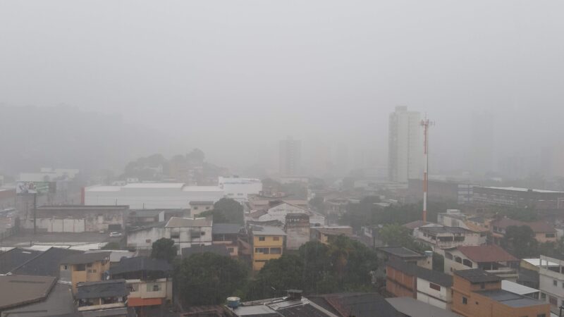 Alerta de chuvas intensas, alagamentos e raios em todo o ES