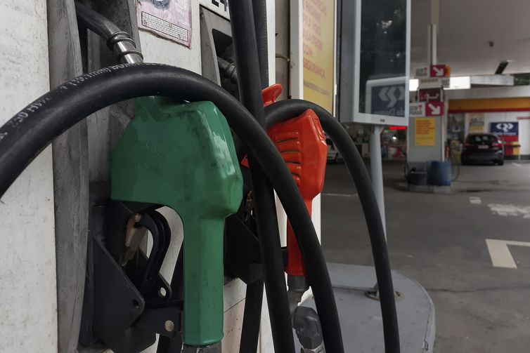 Gasolina fica mais cara e pode passar dos R$ 7,30 no ES