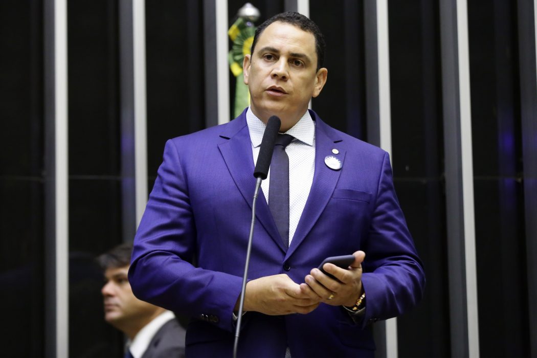 Dois deputados federais do ES vão usar ”janela partidária” em março
