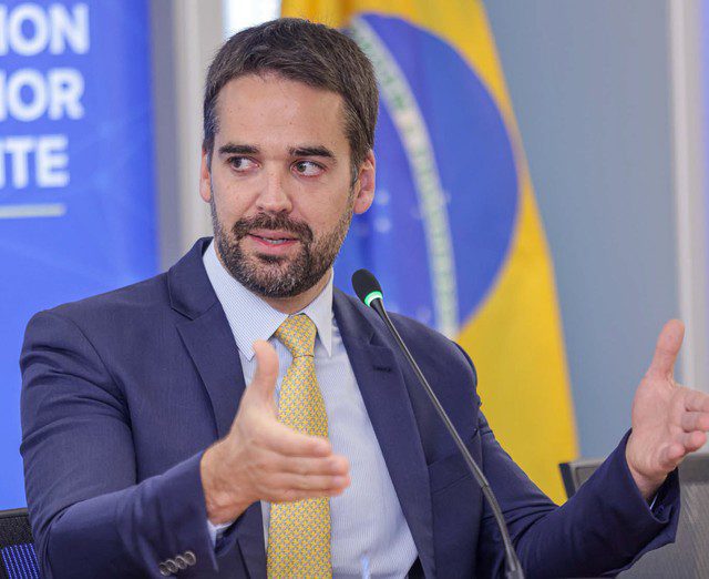 Eduardo Leite oficializa renúncia do comando do Rio Grande do Sul