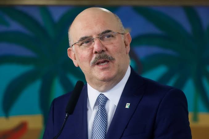 Após polêmicas ministro da Educação pede exoneração do cargo