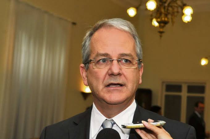 Colnago diz que merece respeito, após saída do PSDB