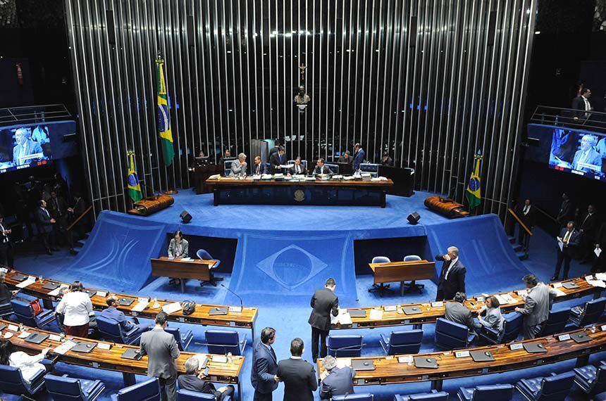 Veto à distribuição de absorventes para estudantes é derrubado no Congresso