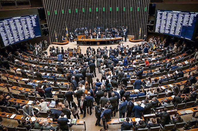 PL que amplia medidas protetivas para crianças é aprovada na Câmara