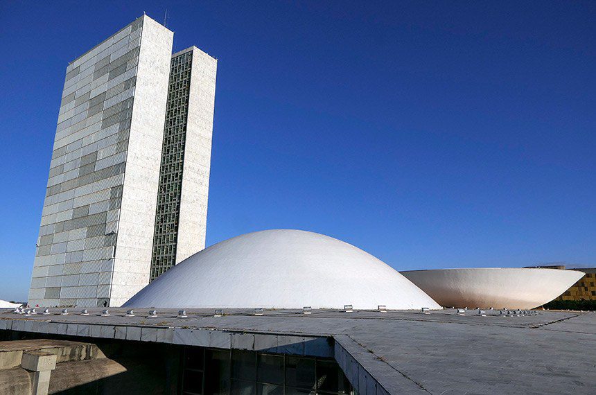PEC das Embaixadas: Comissão do Senado adia votações por uma semana