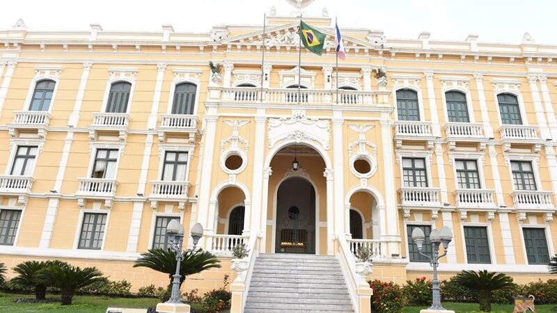Eleitores devem levar disputa ao governo do ES para segunda etapa