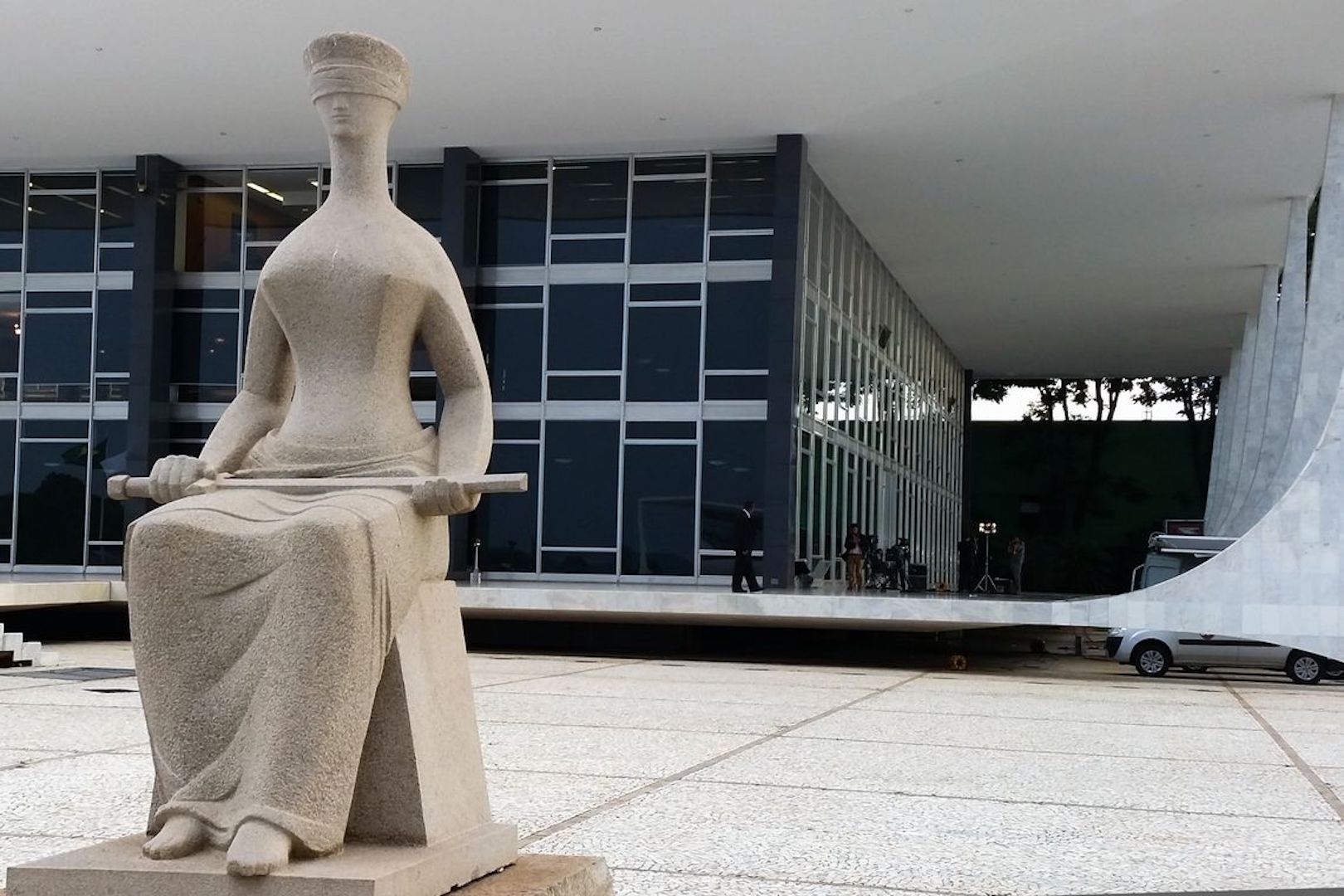 No STF maioria vota a favor de reajustar o próprio salário, que atingirá R$ 46 mil