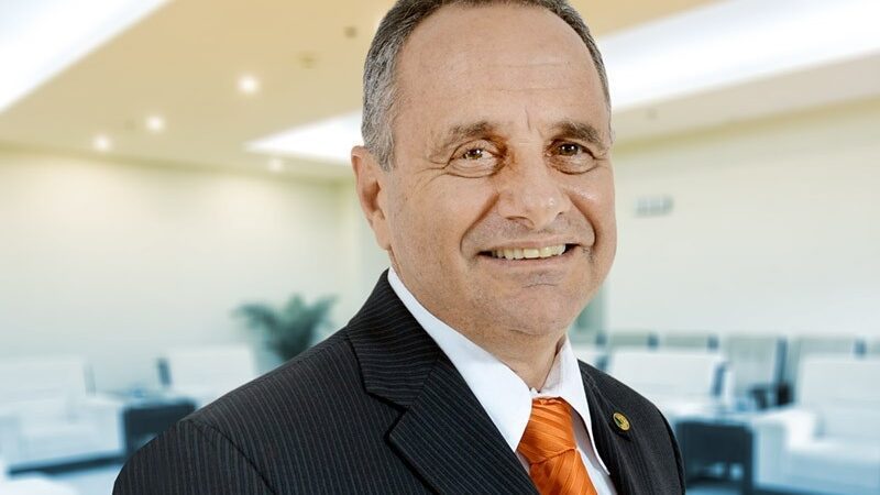 Manato cresce 11 pontos nas pesquisas e novo governador do ES deve ser escolhido em segundo turno