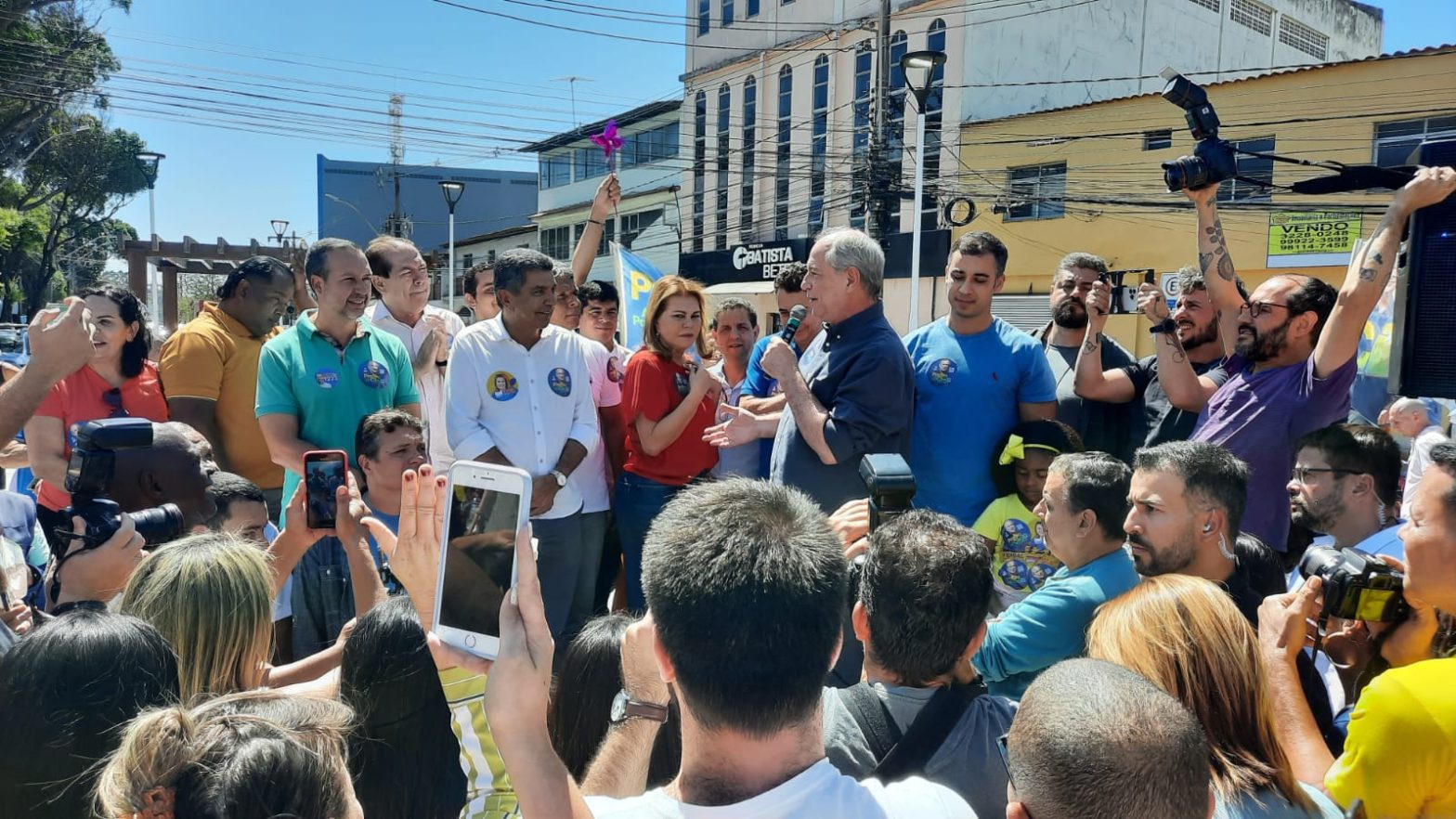 Ciro Gomes pede votos para Casagrande em visita ao ES