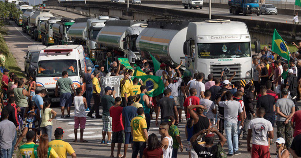 Protestos fecham rodovias em todo o país nesta segunda-feira após resultado das eleições
