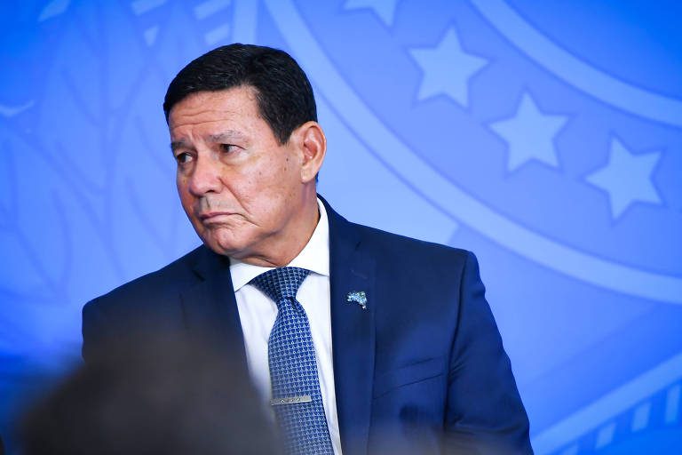 Bolsonaro é aconselhado por Mourão a falar ‘com o seu povo’; presidente ignora