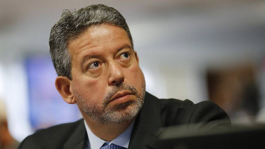 De olho em apoio para reeleição na Câmara Lira comparece a jantar do PL