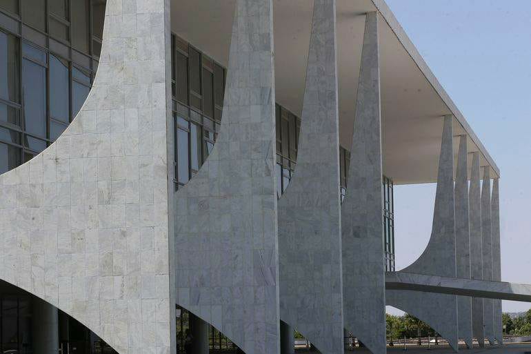 Como funciona a transição de governo