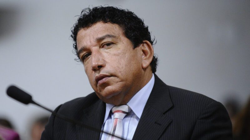 Câmara da Serra: homenagem a Magno Malta com “Comenda Zumbi dos Palmares” gera polêmica