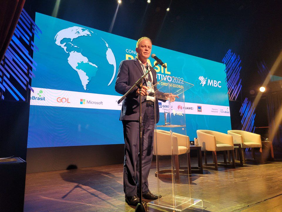 Governador participa de debate sobre economia verde em congresso