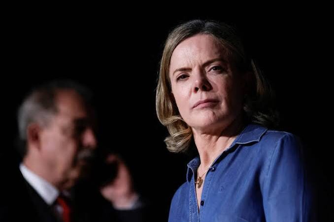 Durante reunião com partido Lula confirma Gleisi fora do futuro ministério
