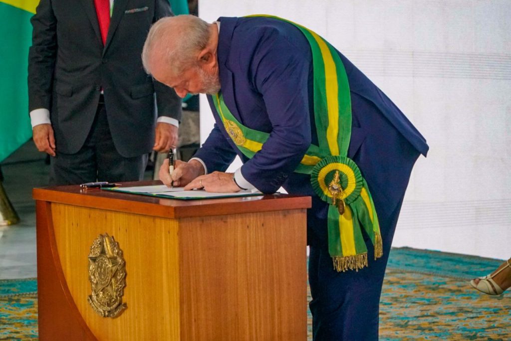 Publicados 11 decretos com ‘revogaço’ de Lula