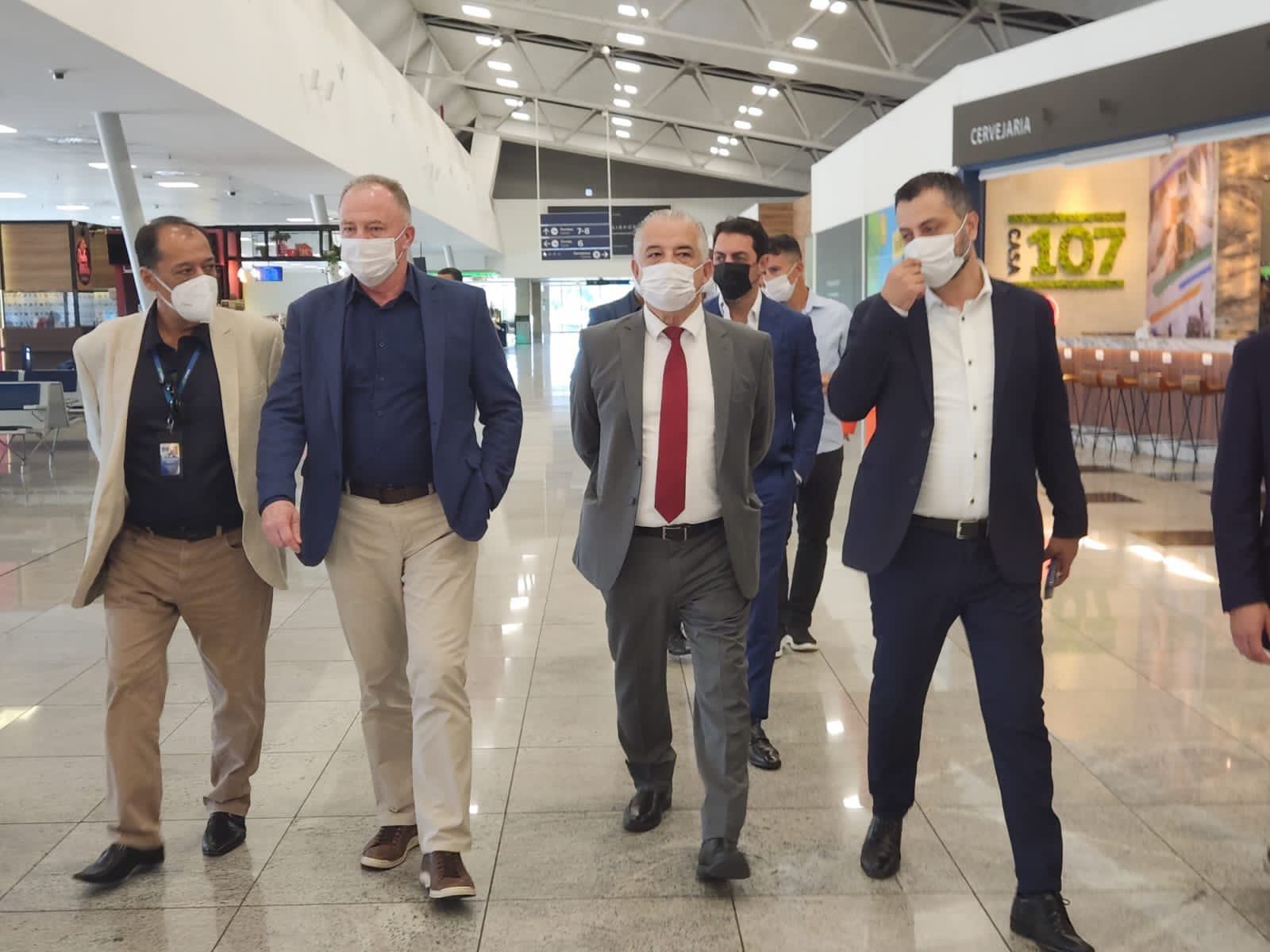 Casagrande recebe ministro Márcio França e quer investimento federal no aeroporto de Linhares