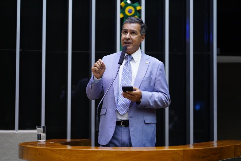 Deputado quer proibir que um só policial militar trabalhe por viatura