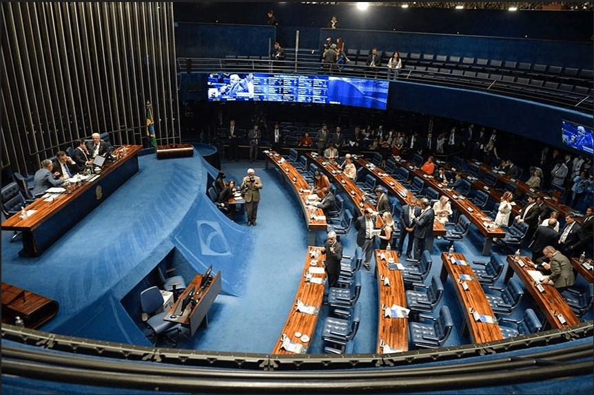 Senado discute a prioridade de emprego para mulheres vítimas de violência