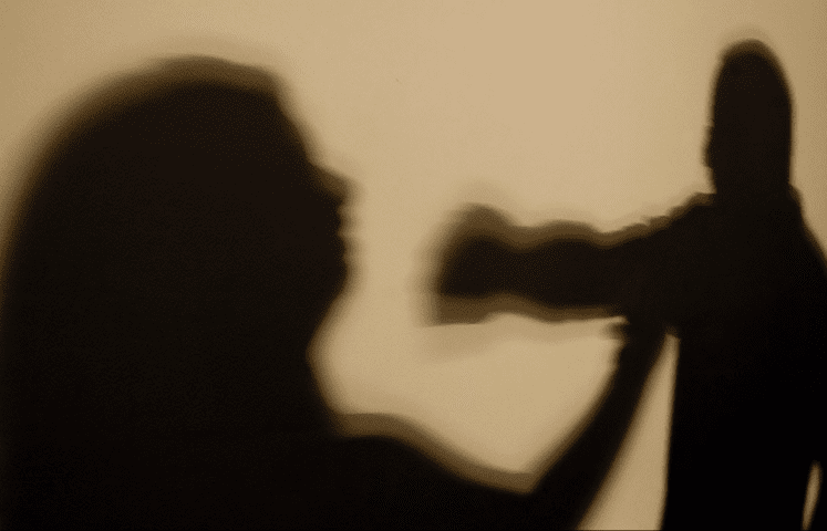 Projeto do Senado permite saque de FGTS por mulher vítima de violência