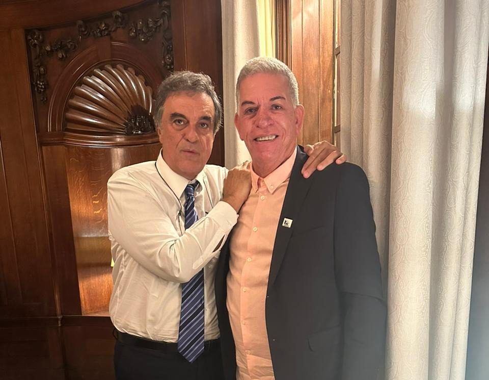 Prefeito de Baixo Guandu é recebido pelo ex ministro e advogado Eduardo Cardozo