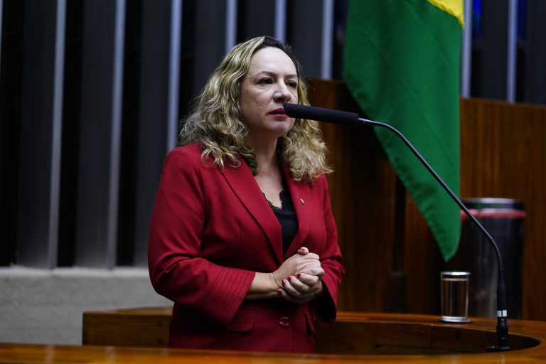 Projeto da Câmara quer determinar atendimento mais humanizado às vítimas de violência doméstica