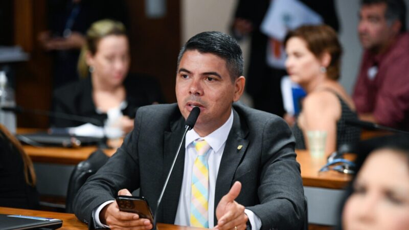 Messias Donato protocola PL para impedir portaria do Ifes que libera banheiros femininos para pessoas trans