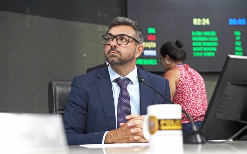 Câmara Municipal de Vitória aprova aumento do número de vereadores e salários para próxima legislatura.