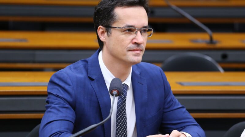 “O sistema corrupto prevaleceu”, declara Dallagnol após sua cassação, enquanto a “Mesa Diretora se curva” diante de um “ministro delatado”
