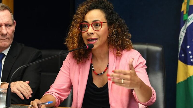 Camila Valadão protocola na Ales projeto de lei de identificação para pessoas com deficiência