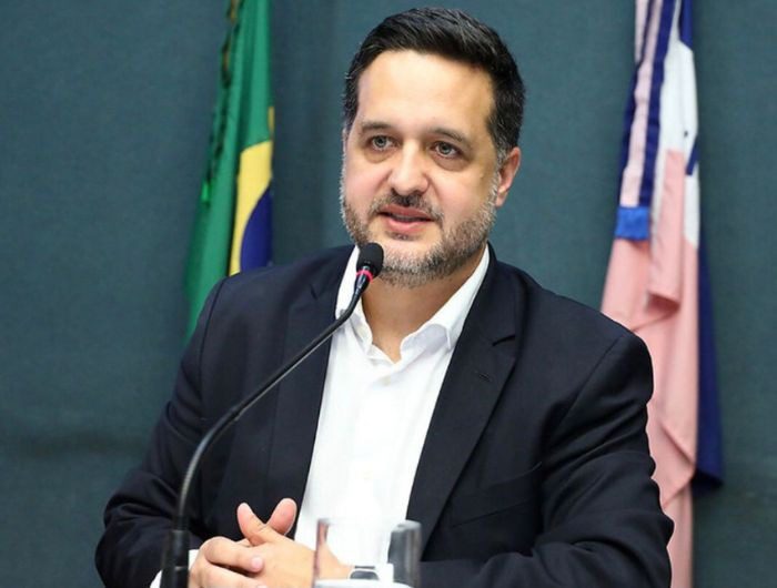 Gandini cobra que Do Val reassuma no Senado ou abra a vaga para suplente