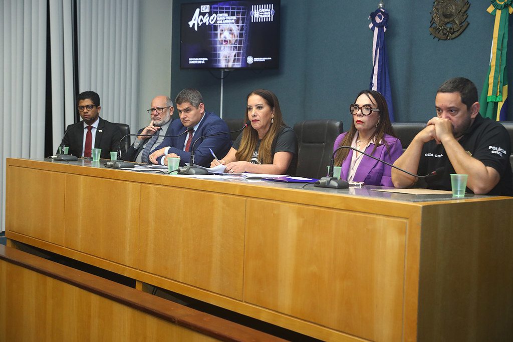 CPI apura caso de cão sozinho em apartamento