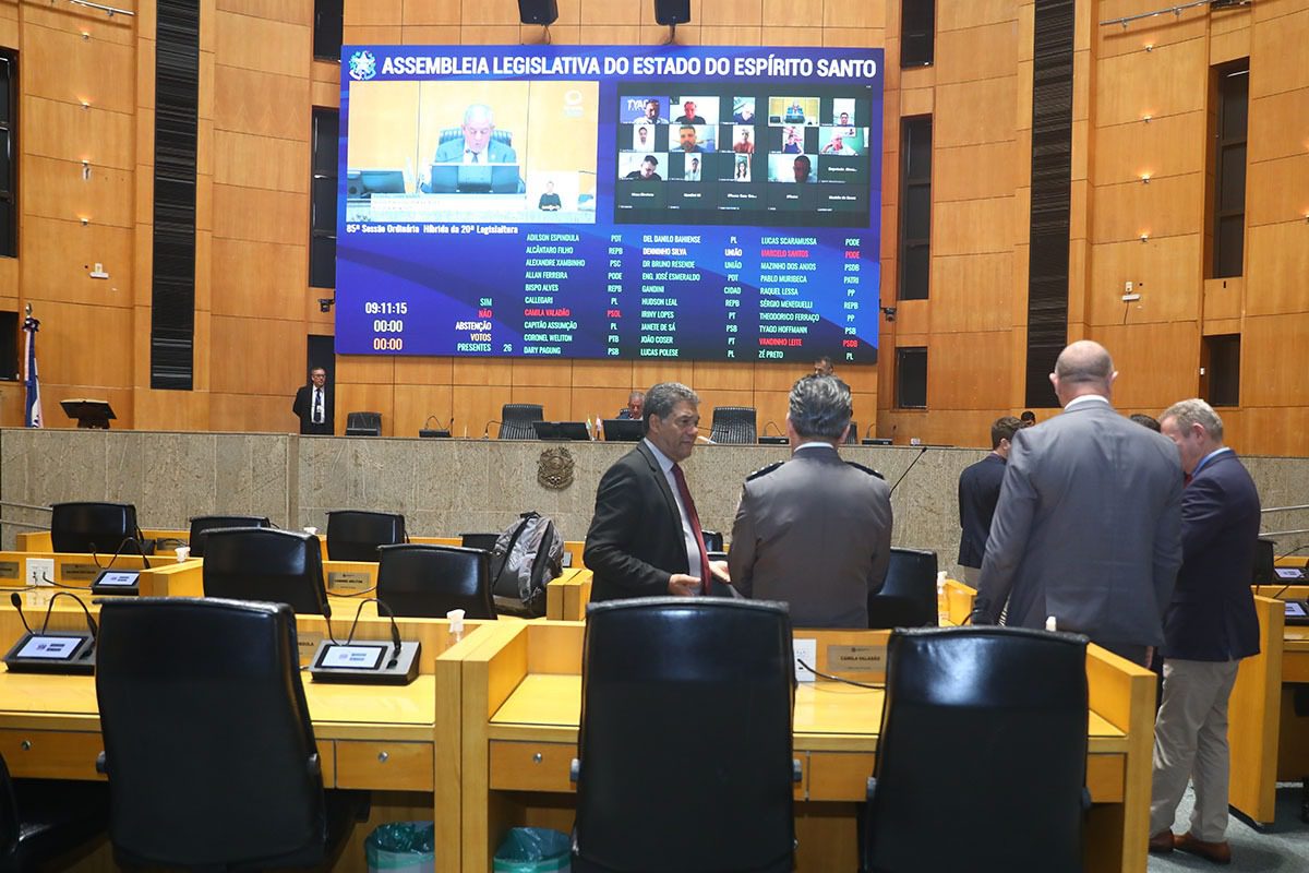 Oito urgências aguardam parecer oral