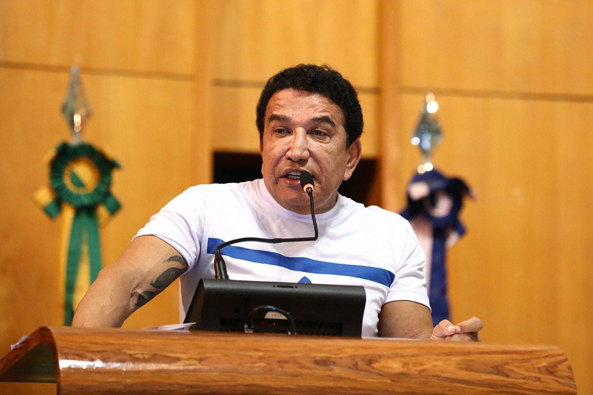 Sessão homenageia luta em prol da infância