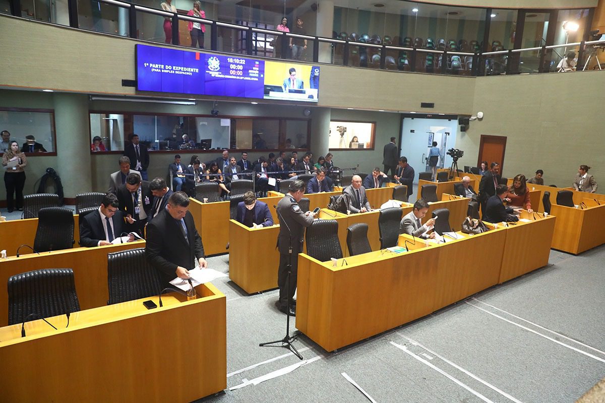 Sessão desta segunda-feira (30) traz duas urgências e um veto