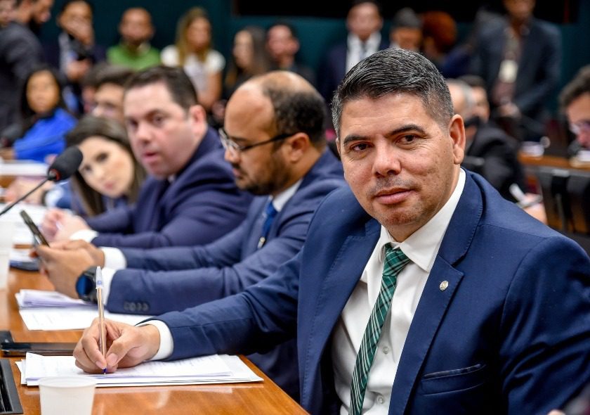 Projeto de lei de Messias Donato visa aumentar as penas para o aborto no Brasil